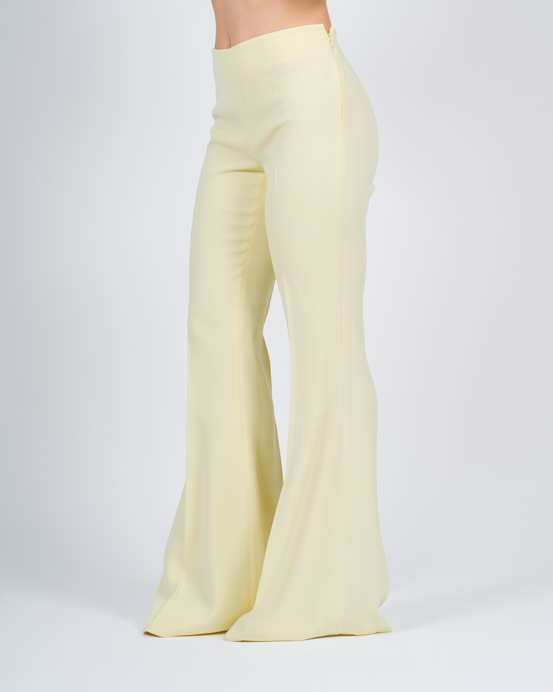 Pantaloni flare in crêpe fluido beige 