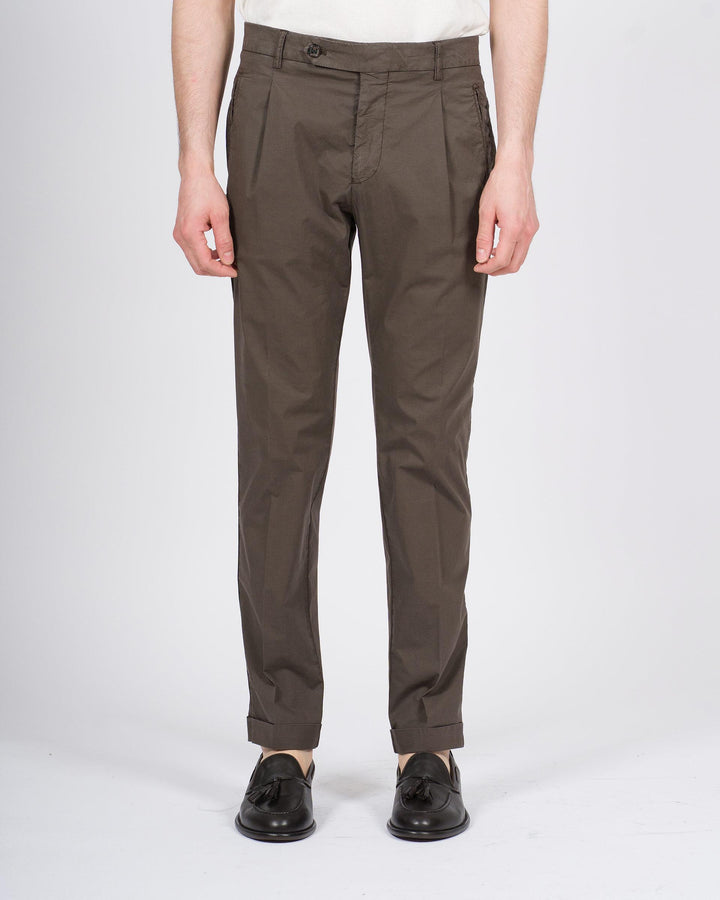 Pantalone retro moro con pence e risvolto 
