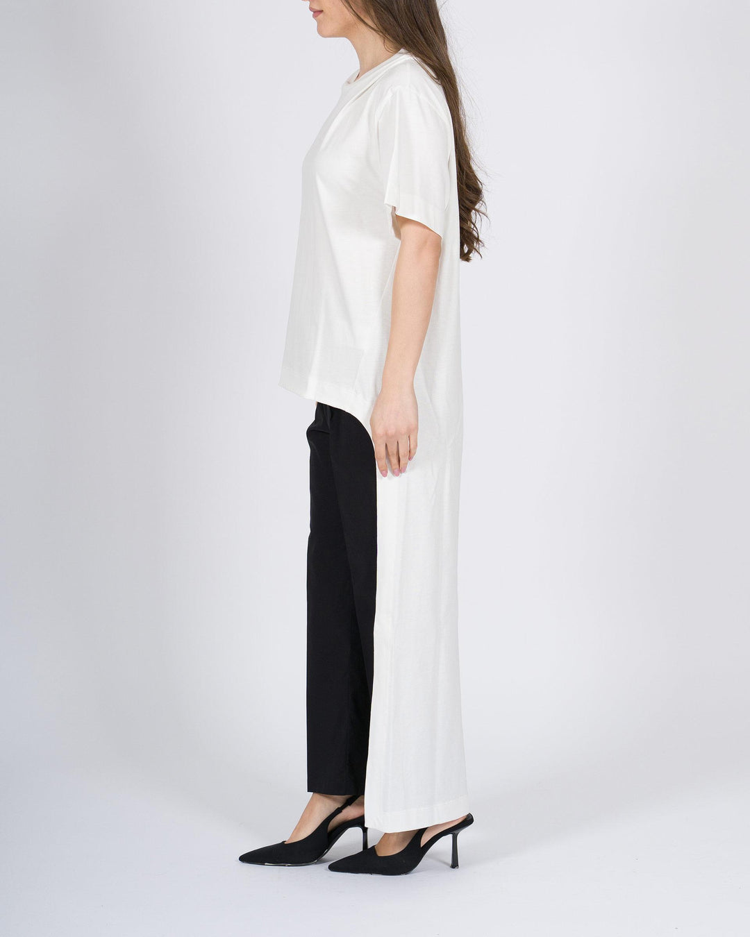 T-Shirt Bianca Meimeij in Cotone con Taglio Asimmetrico 