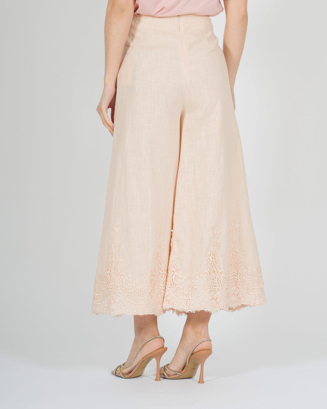 Pantalone gaucho rosa in lino con pizzo finale 