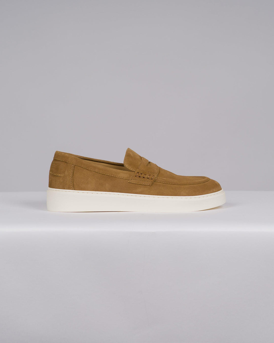 Mocassini Uomo in Suede fango con Para Bianca 