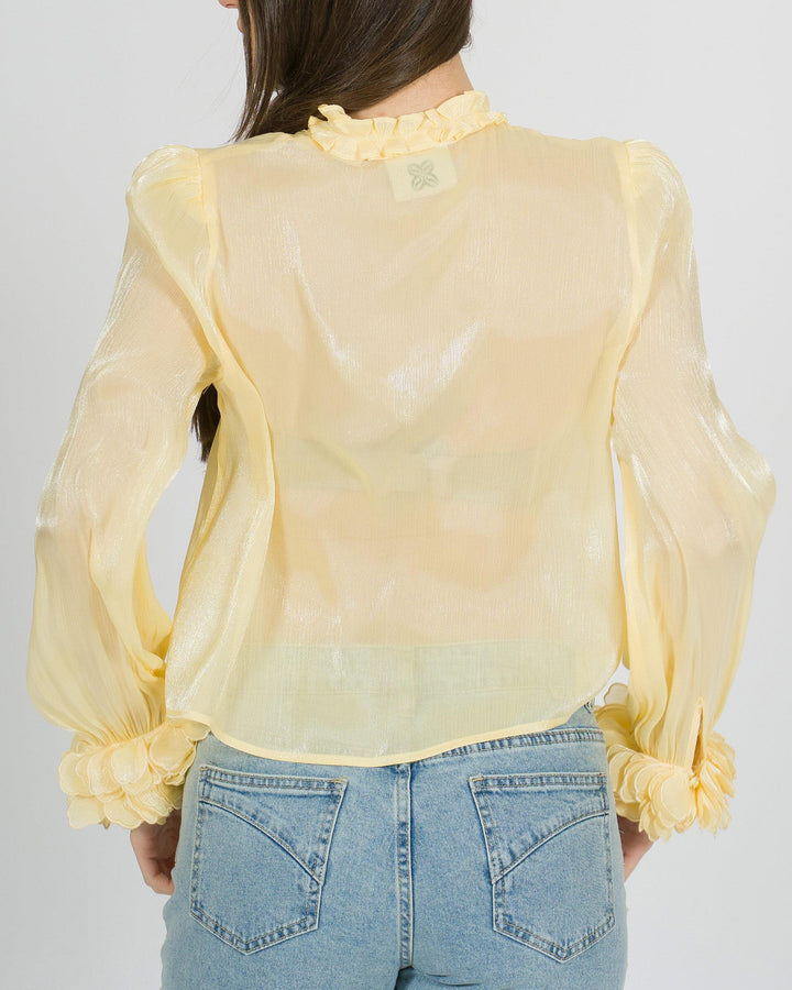 Camicia amosa gialla in tessuto lucido con petali 