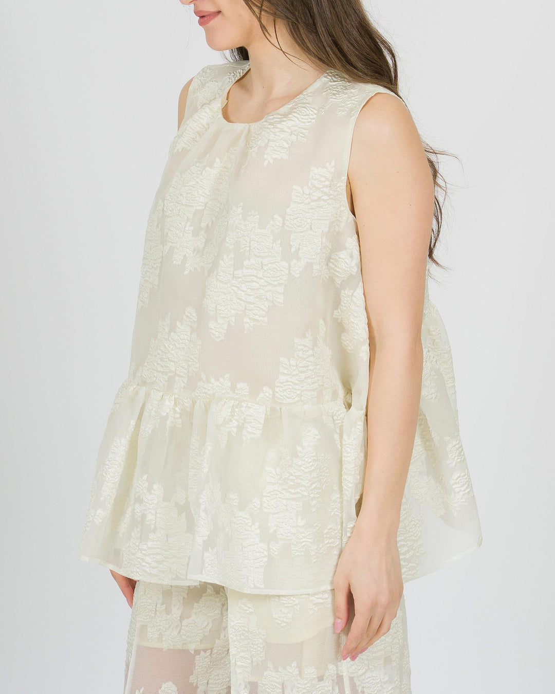 Blusa in cotone panna a giromanica con fantasia floreale tono su tono 