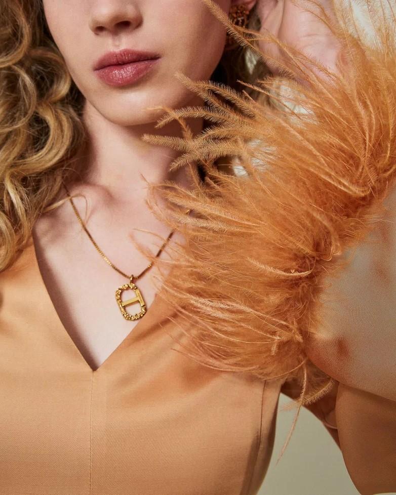 Abito lungo in raso con piume Arancio 