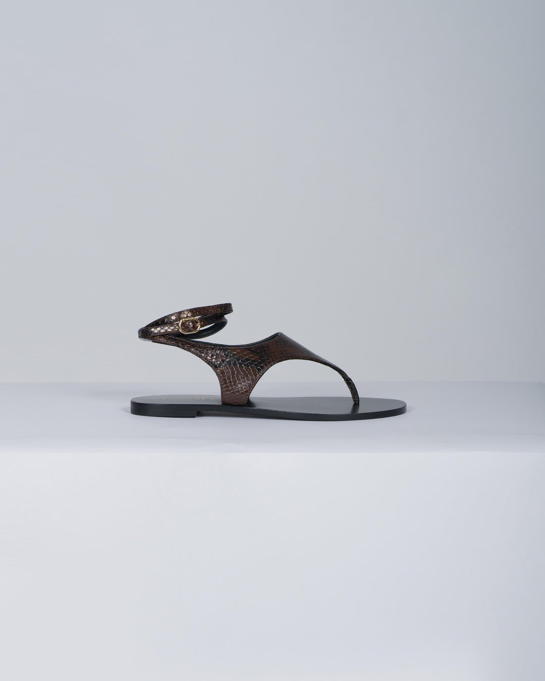 Sandali flat infradito in pelle moro<BR/> 