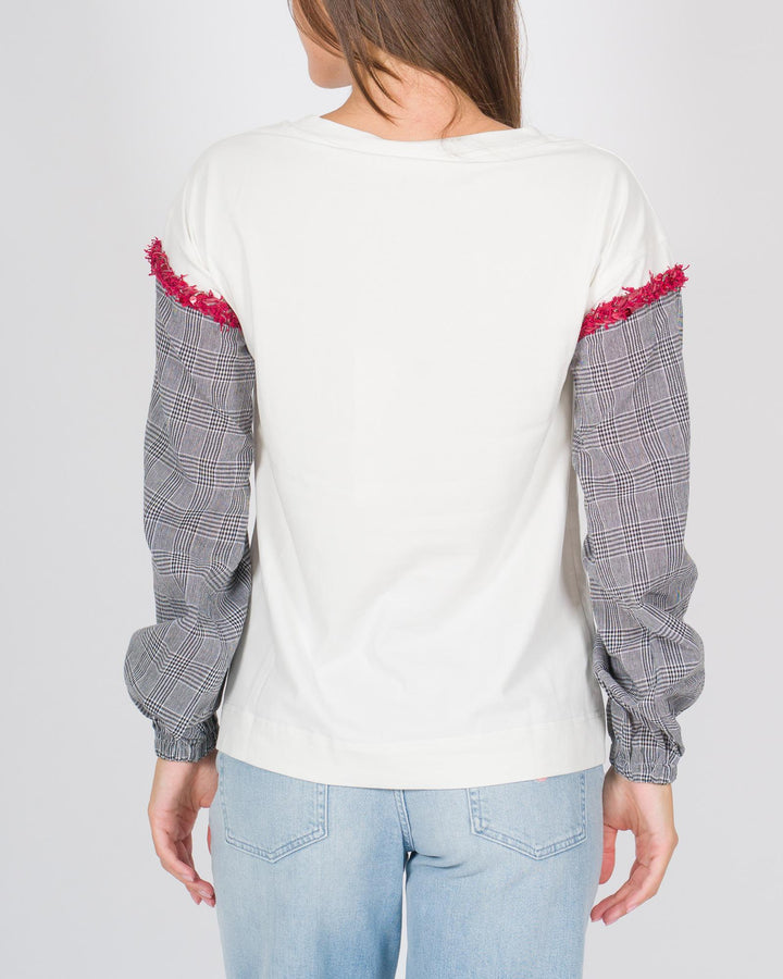 T-shirt con stampa  fondo bianco 