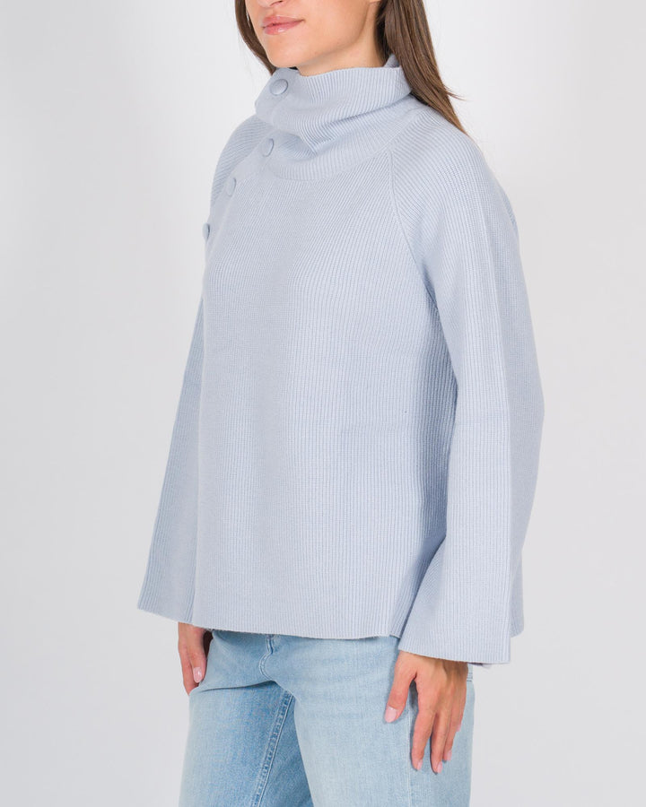 Maglia lupetto svasata con bottoni celeste 