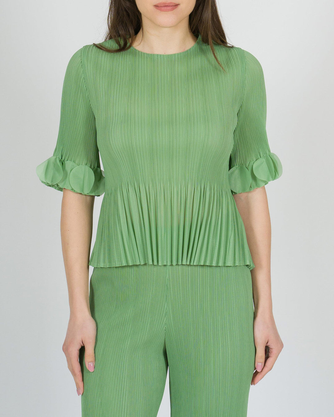 Maglia Amosa verde in plissé con maniche a campana 