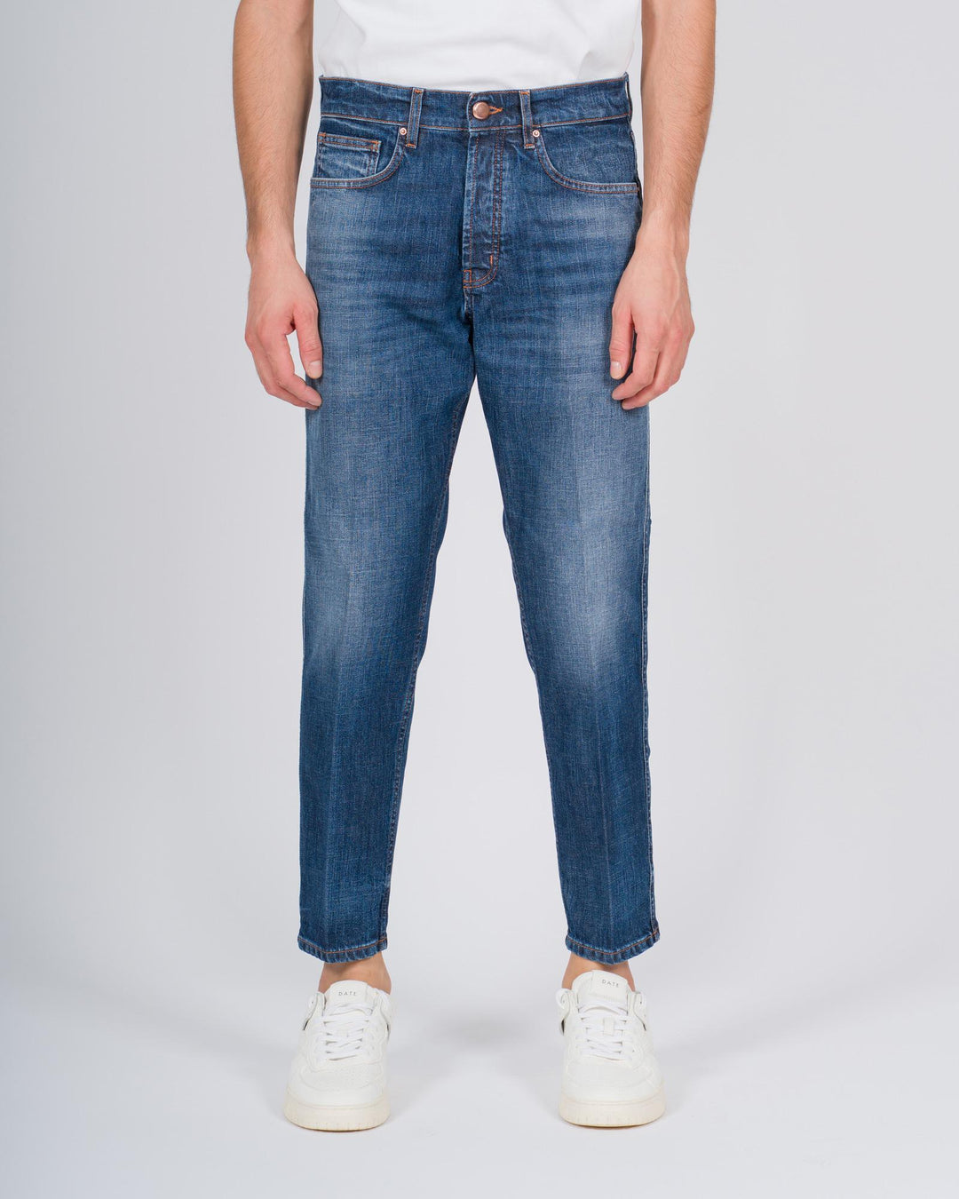 Jeans modello Seoul in denim blu con bottone oro rosa 