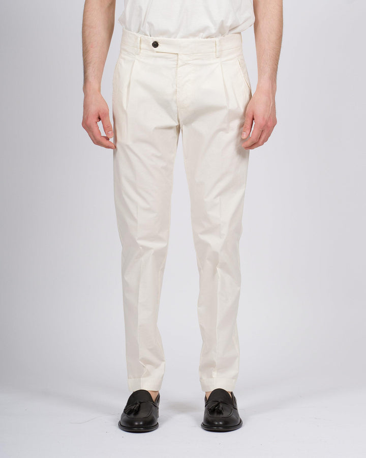 Pantalone retro panna con pence e risvolto 