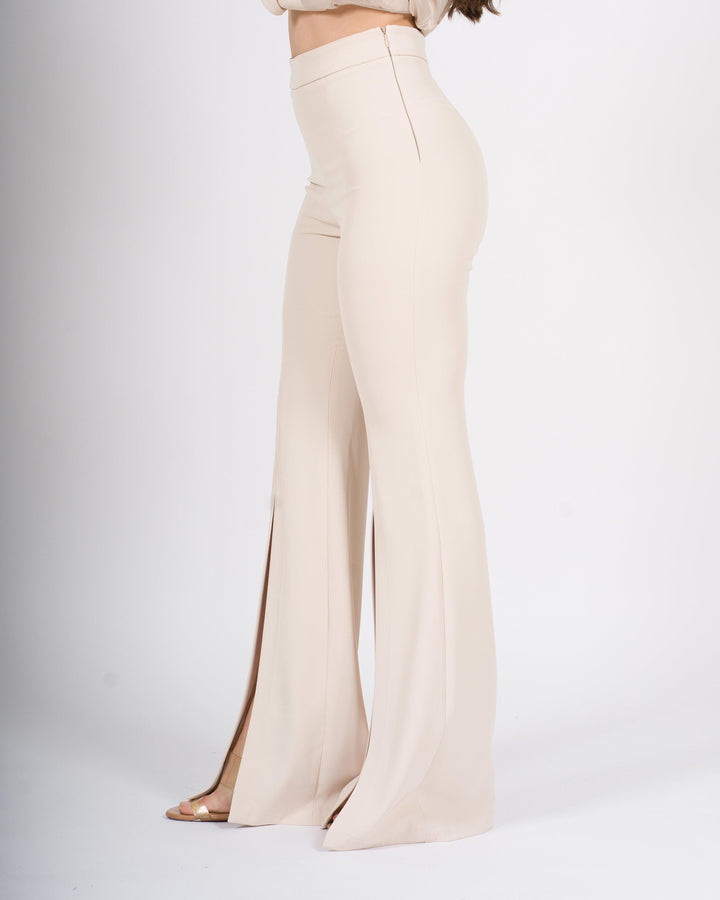 pantalone beige a zampa con spacchi 