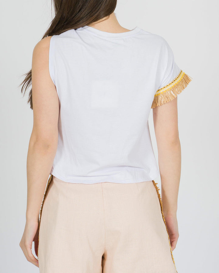 T-shirt bianca Amosa monospalla con nodo e nappine di paglia 