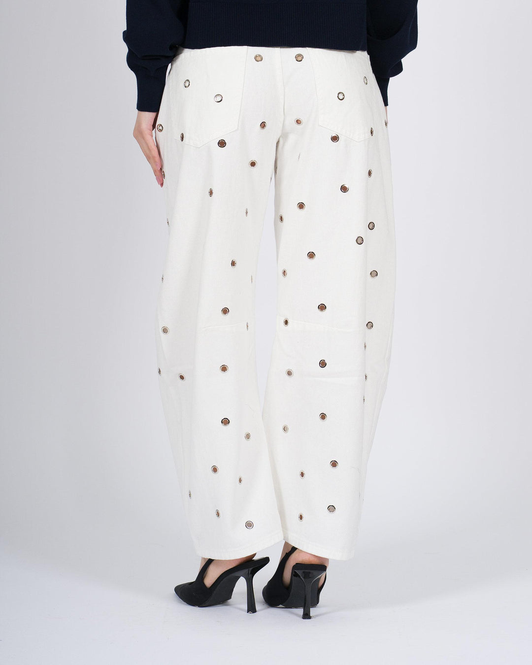 Denim bianco Meimeij modello ballon con borchie 