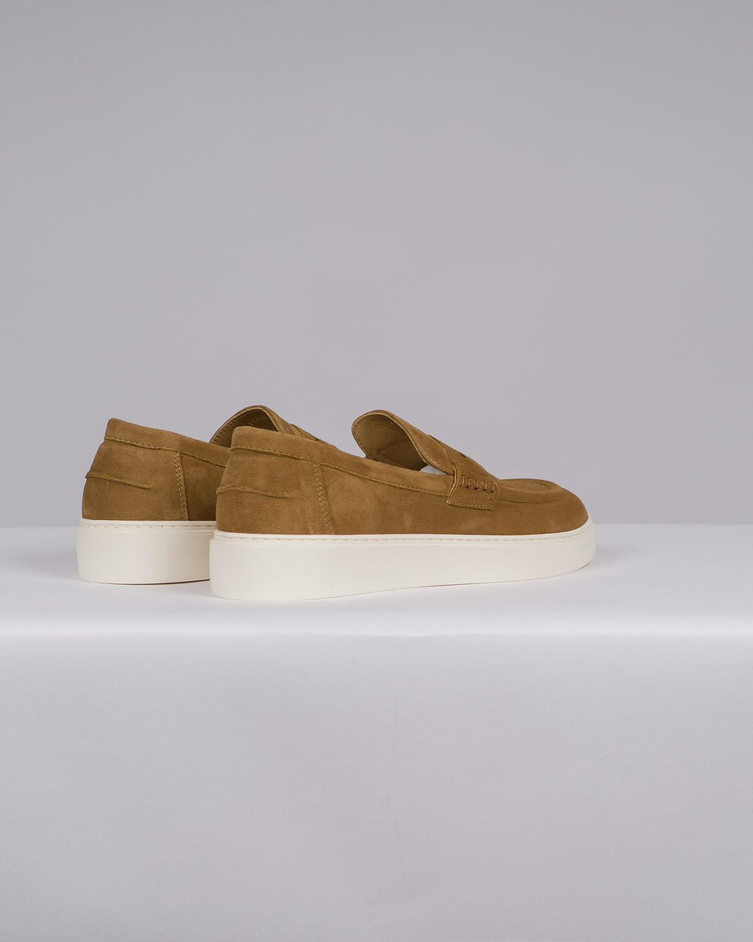 Mocassini Uomo in Suede fango con Para Bianca 