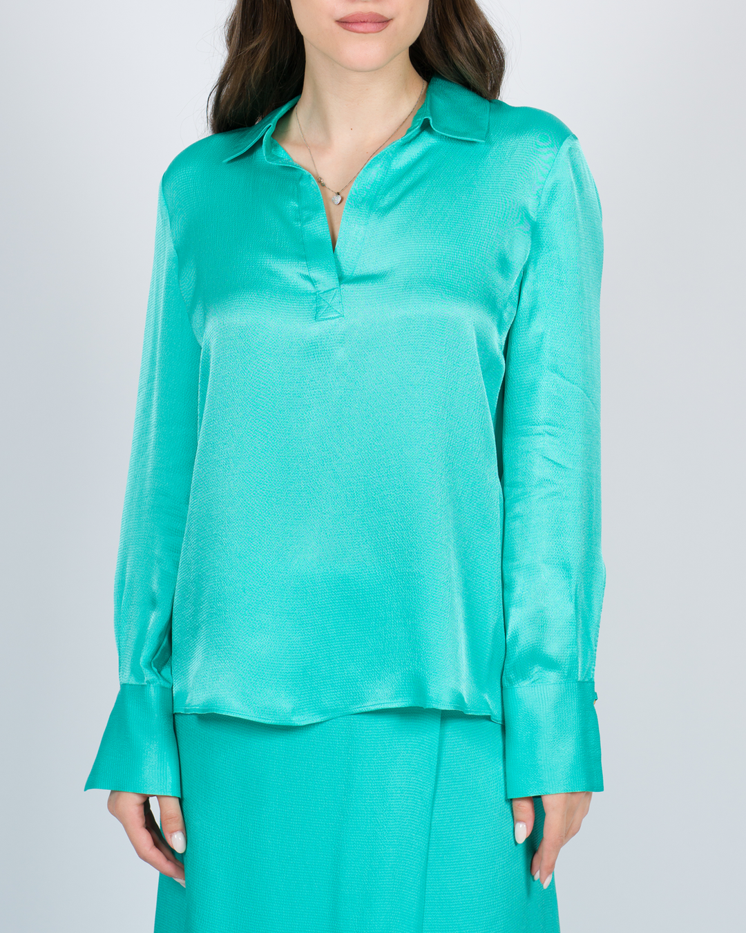 Blusa in raso con collo a camicia smeraldo 