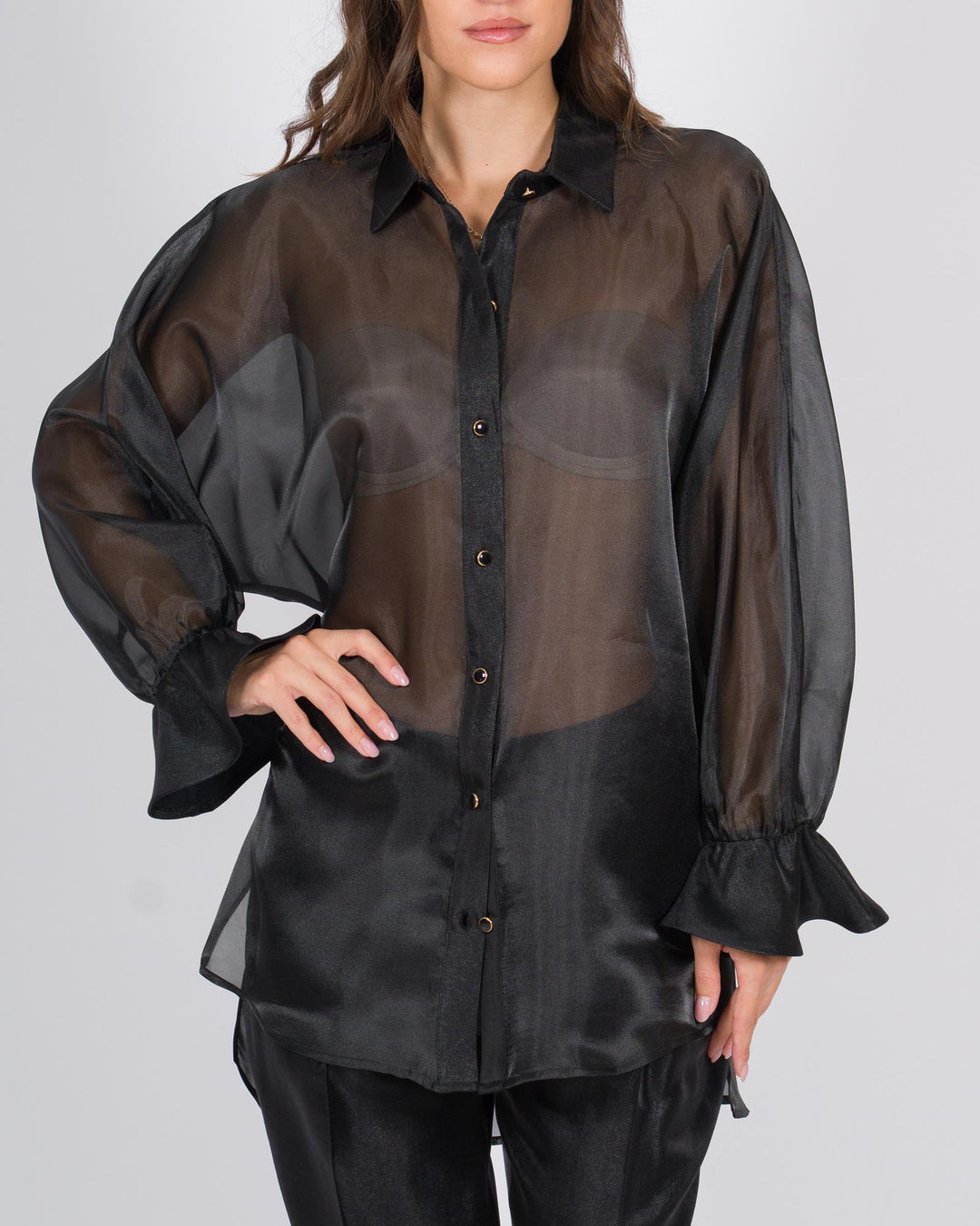 Camicia in organza con polsini arricciati nera 