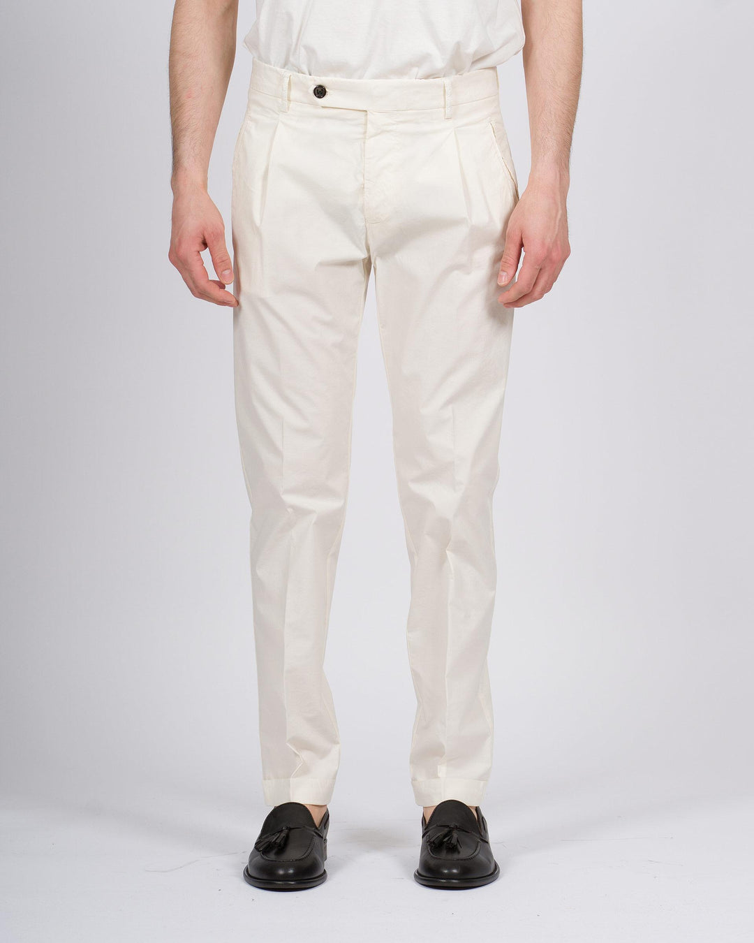 Pantalone retro panna con pence e risvolto 