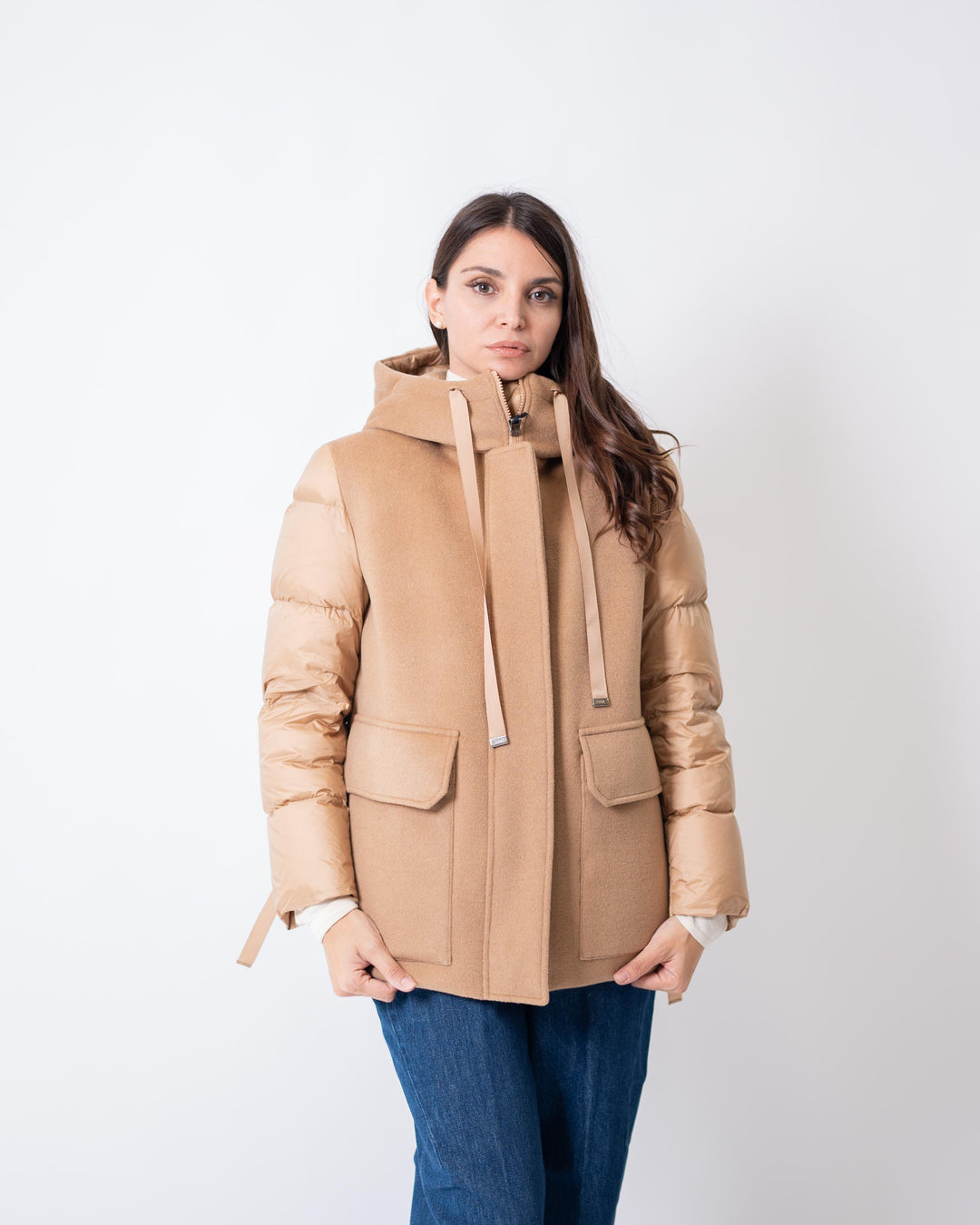 Giacca con cappuccio imbottita cammello 