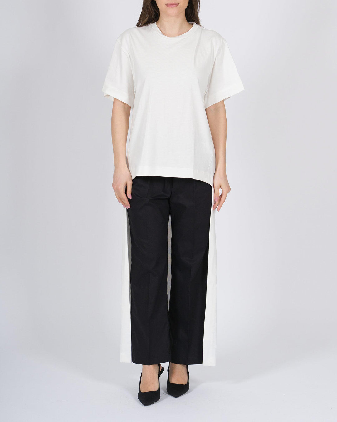 T-Shirt Bianca Meimeij in Cotone con Taglio Asimmetrico 