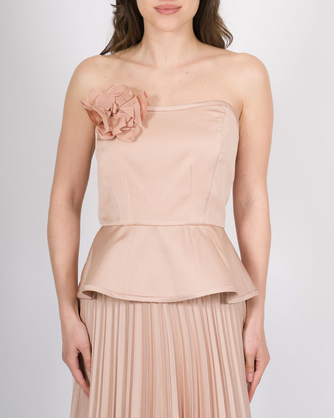 Top bustier access beigecon spilla floreale decorativa 