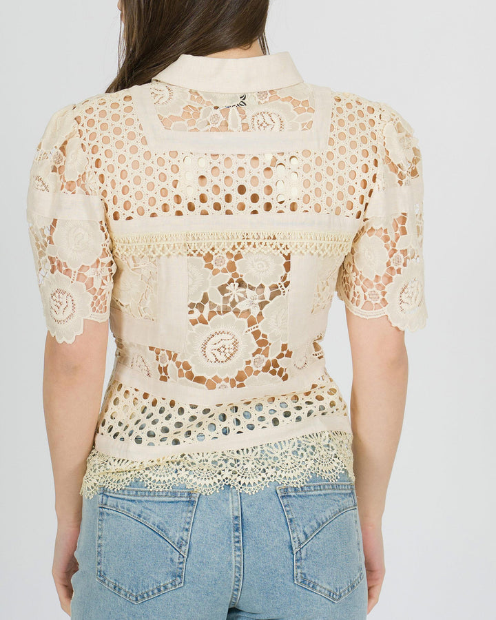 Camicia amosa panna in pizzo traforato a doppia lavorazione 