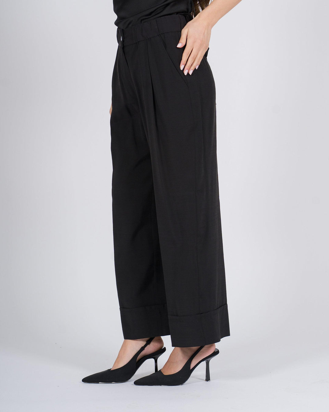 Pantalone nero ampio con pence 