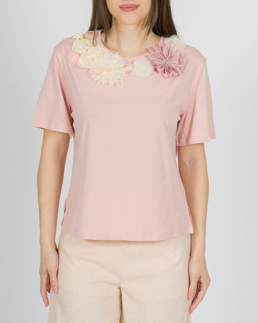 T-shirt rosa Amosa con applicazione di  fiori 