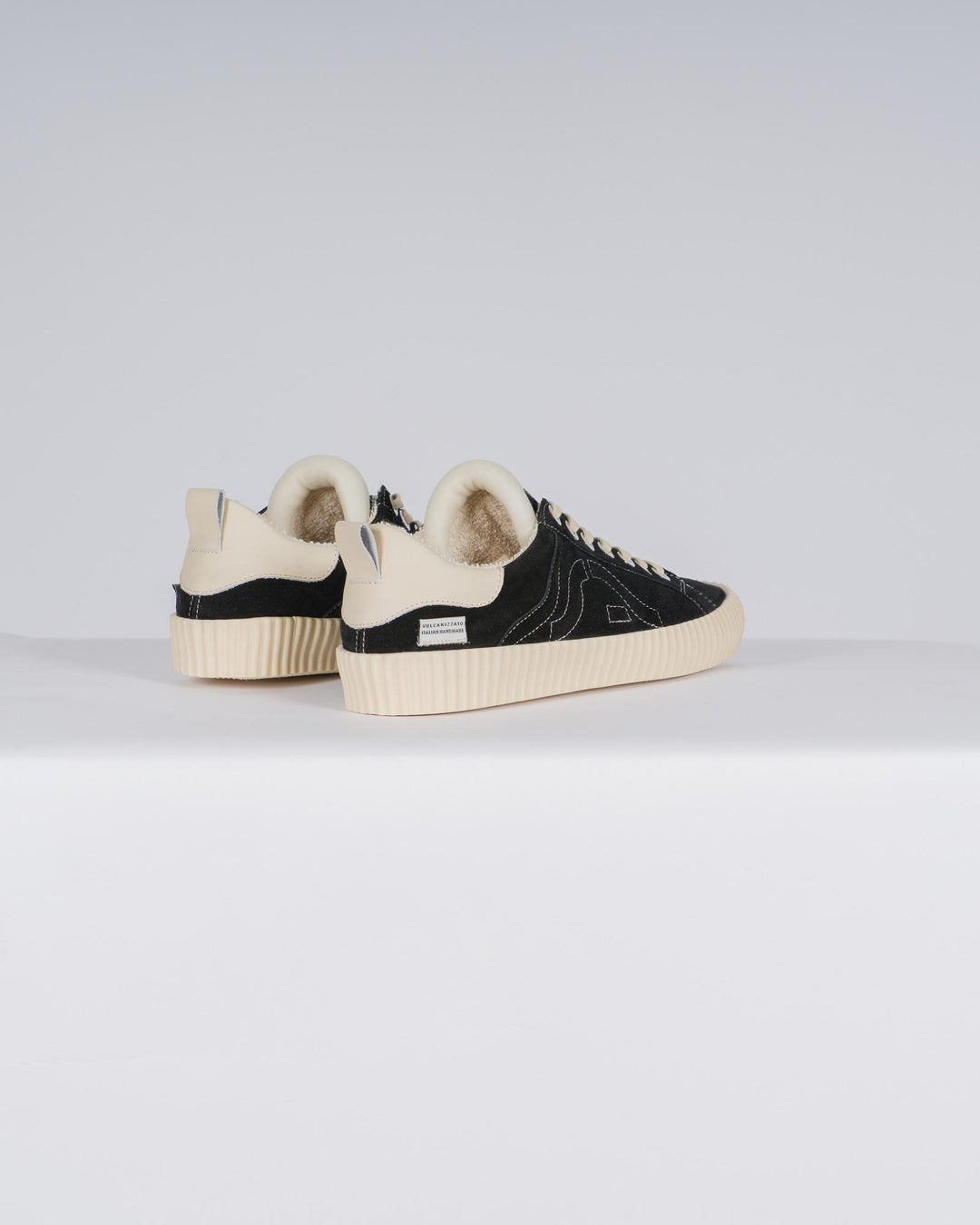Wavy Suede Black<BR/> 