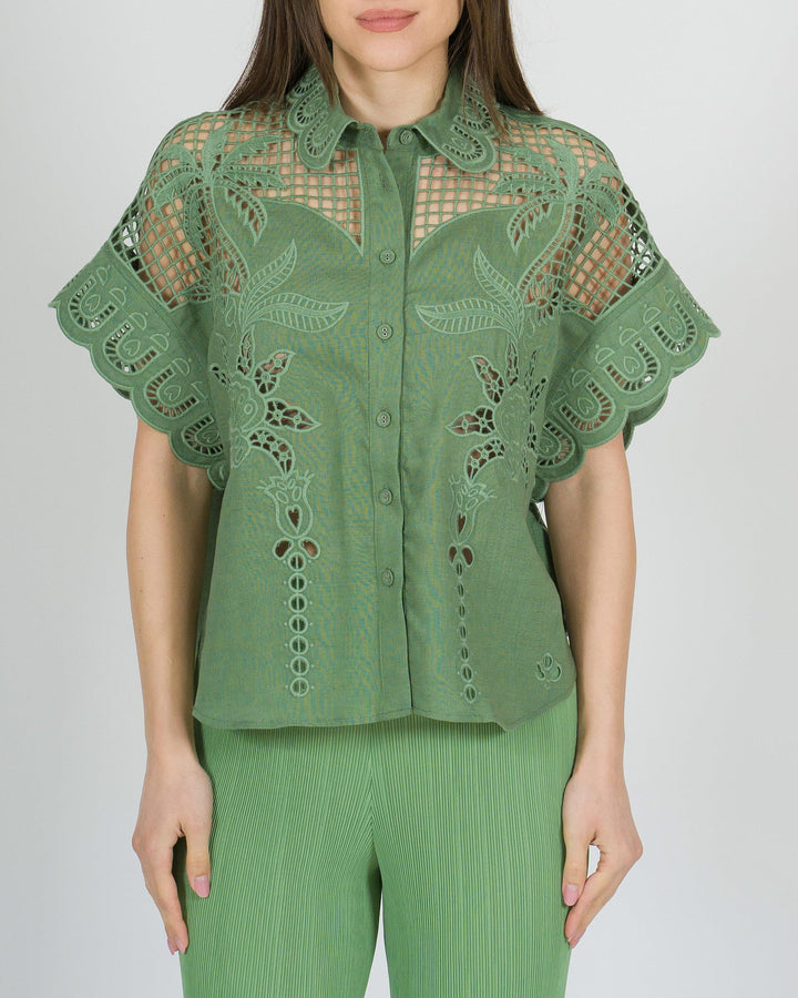 Camicia amosa verde in lino con dettagli uncinetto 